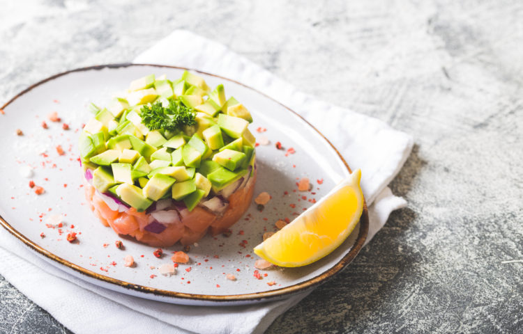 Tartar de salmón, mango y aguacate