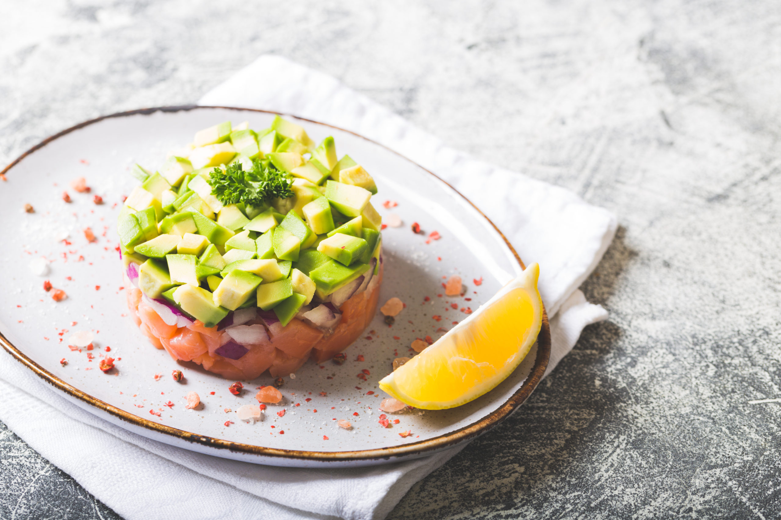 Tartar de salmón, mango y aguacate