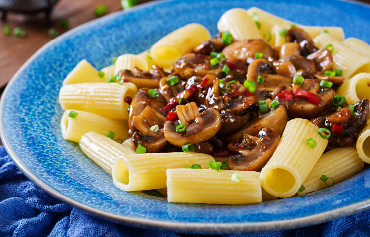 Pasta con salsa de champiñones